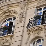 Champs Elysees Executive Apartment